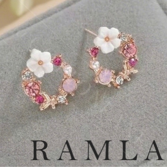 Ramla Jewelry - Ramla Rose Gold Flower Earrings